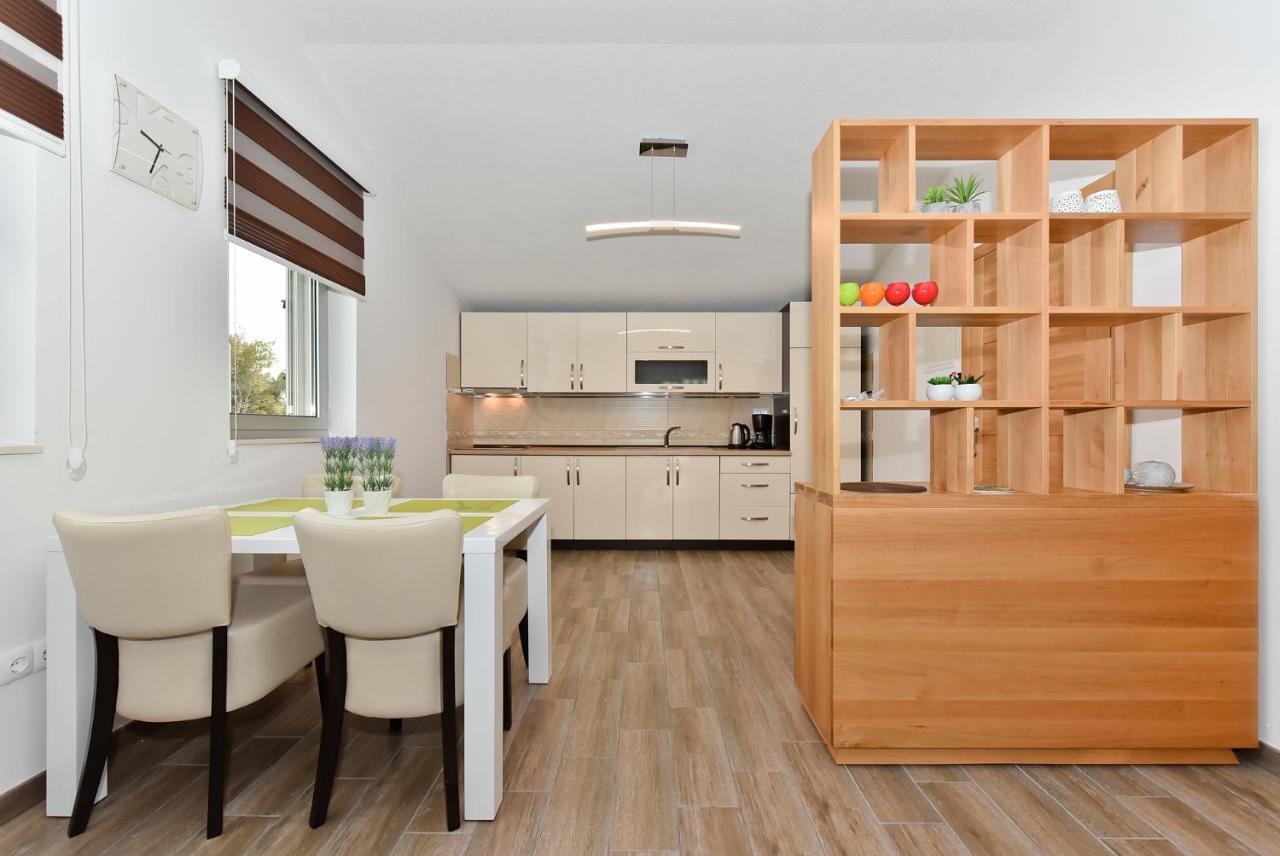 Iva Apartment Vir