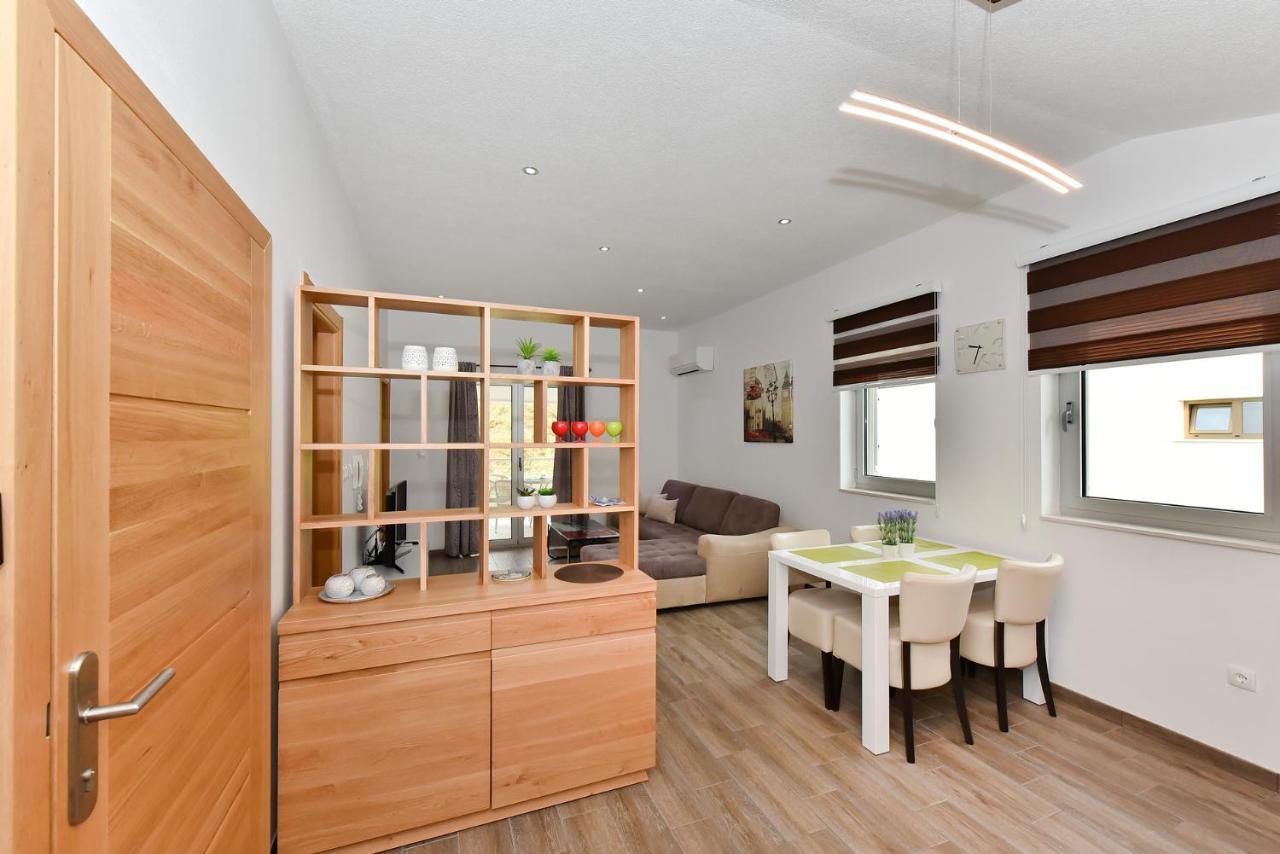 Iva Apartment Vir